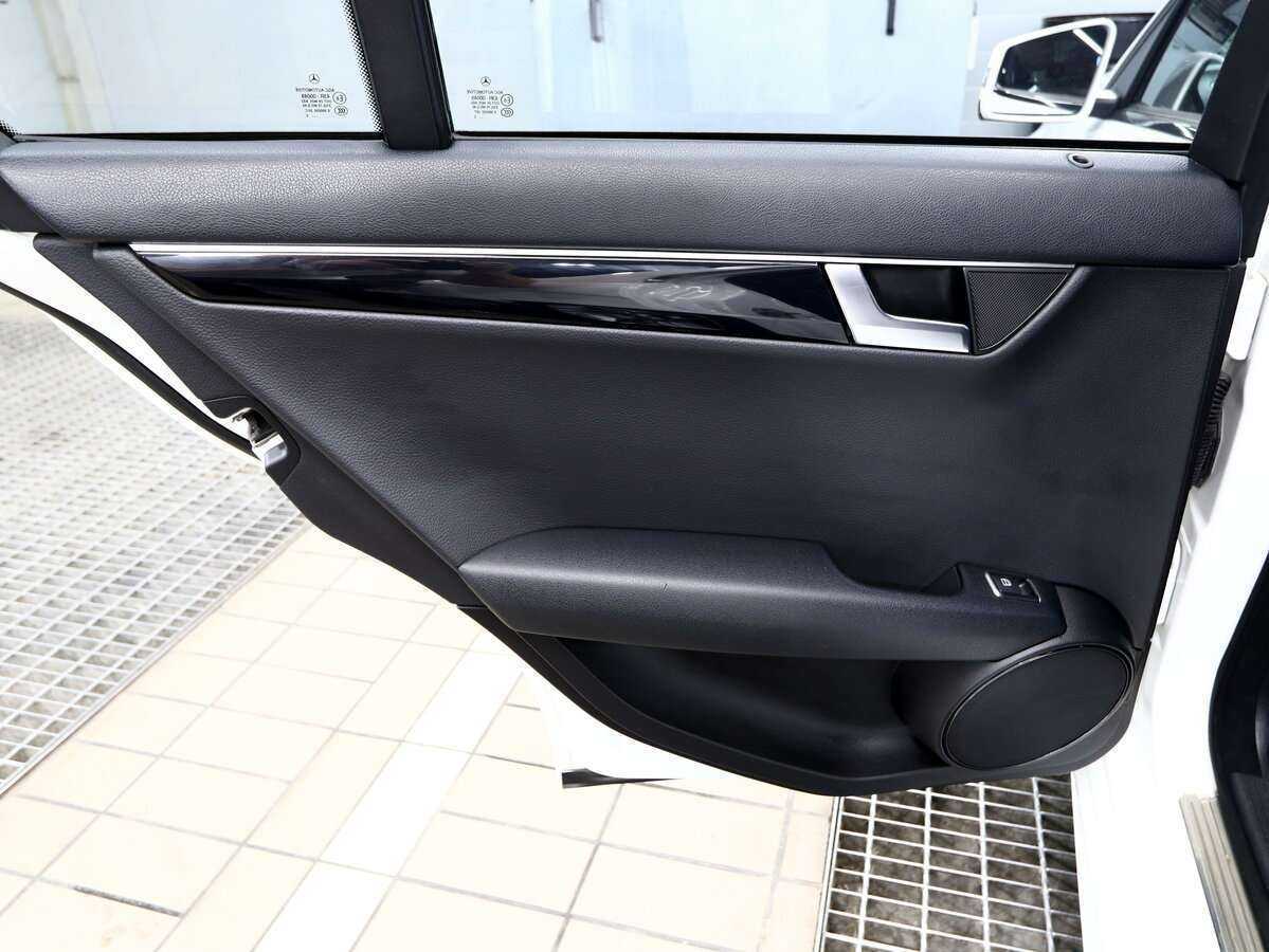 Б/У Мерседес-Бенц Ц-Класс 2012 года. Фото: #10