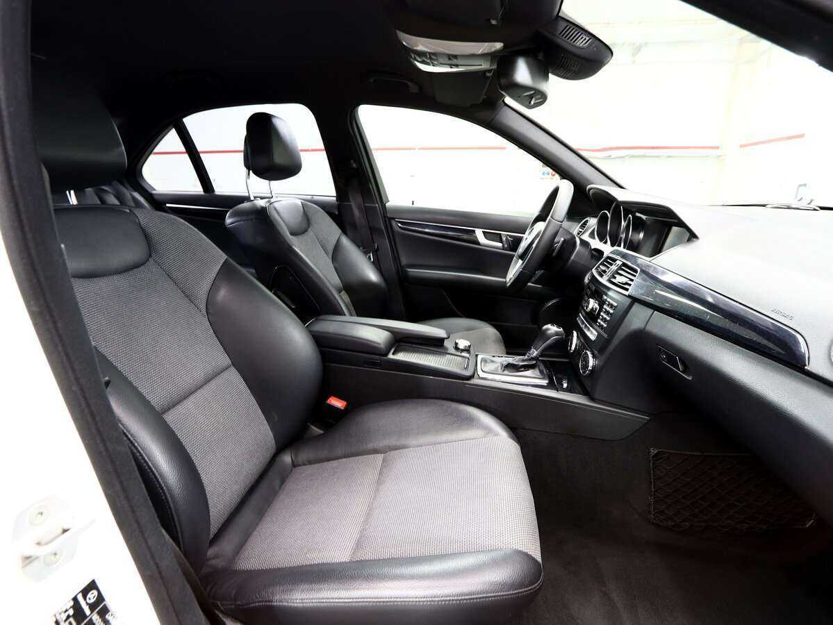 Б/У Мерседес-Бенц Ц-Класс 2012 года. Фото: #12