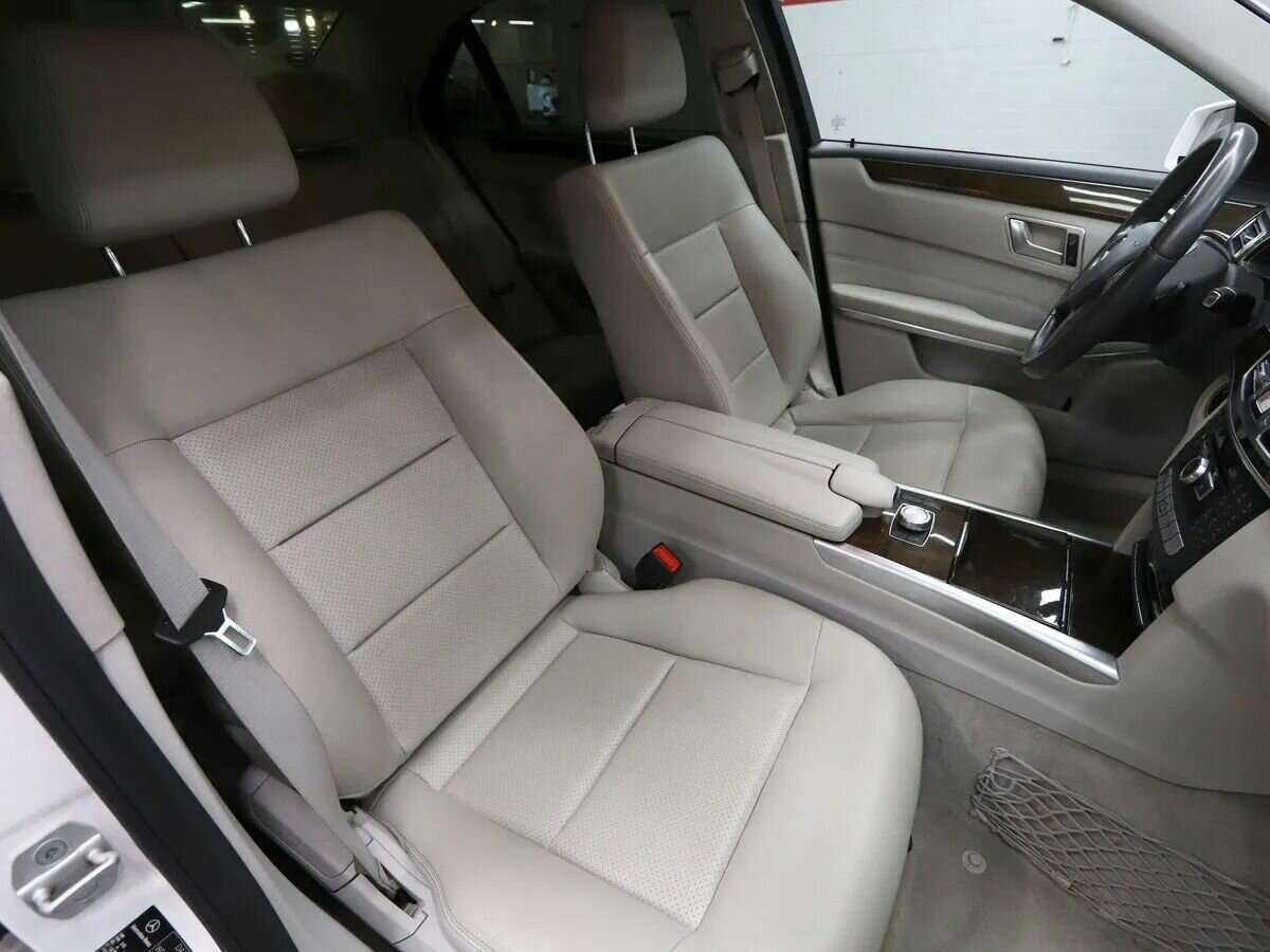 Б/У Мерседес-Бенц Е-Класс 2014 года. Фото: #17