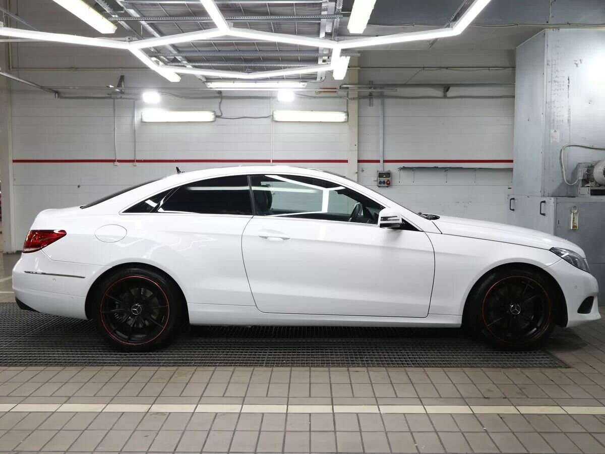 Б/У Мерседес-Бенц Е-Класс 2013 года. Фото: #1