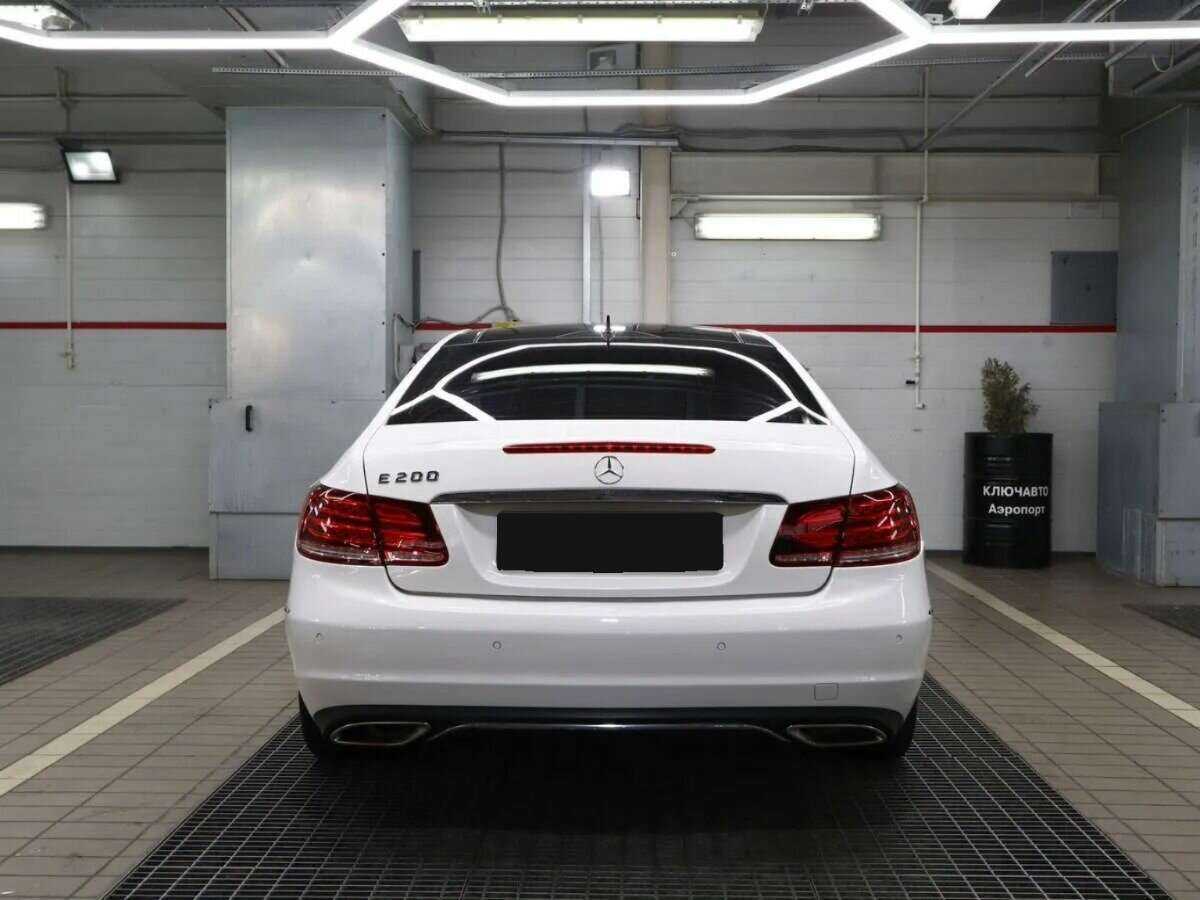 Б/У Мерседес-Бенц Е-Класс 2013 года. Фото: #2