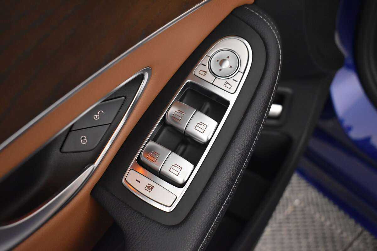 Б/У Мерседес-Бенц Ц-Класс 2018 года. Фото: #7