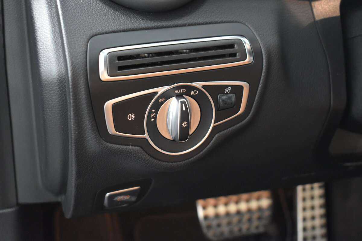 Б/У Мерседес-Бенц Ц-Класс 2018 года. Фото: #11