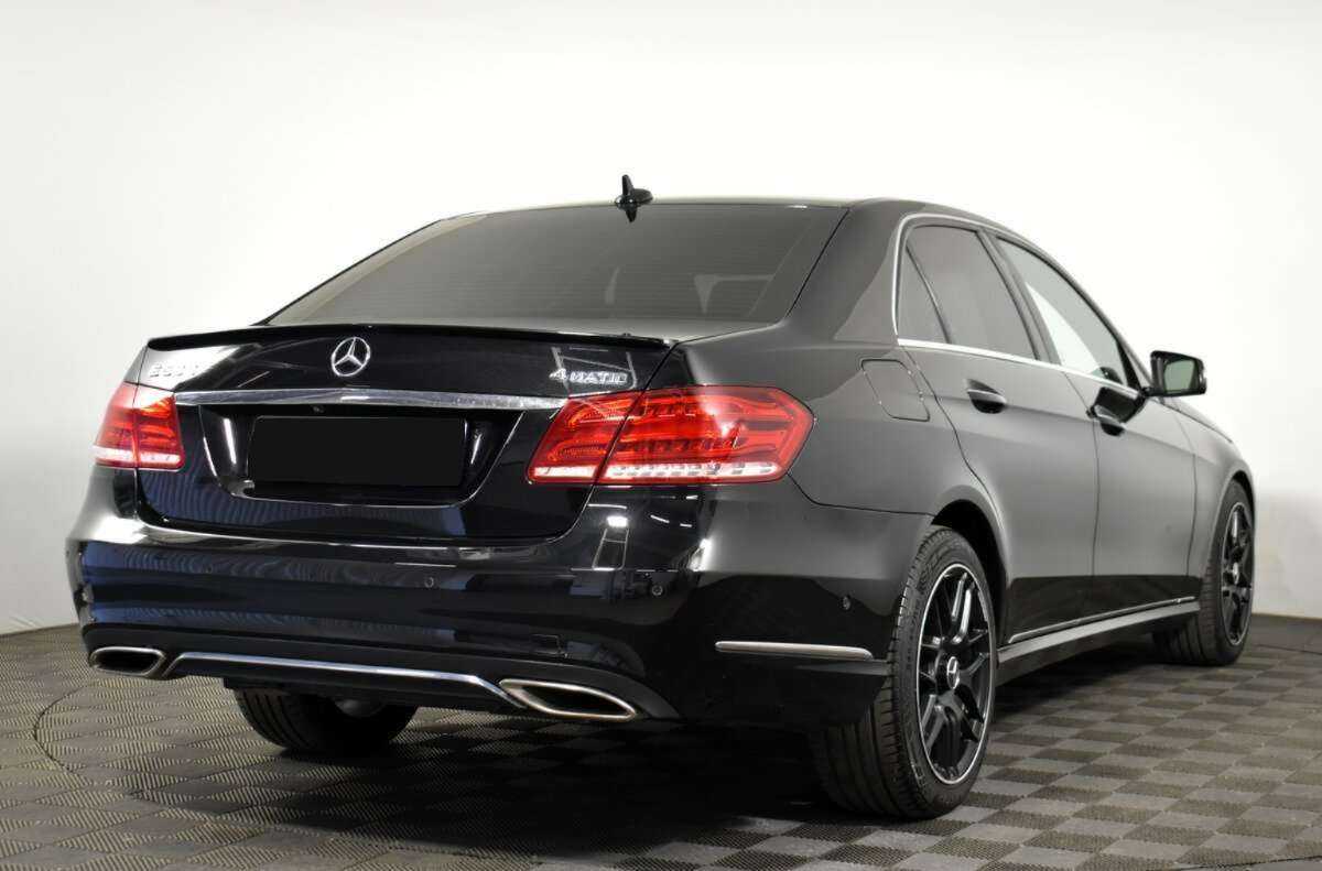 Б/У Мерседес-Бенц Е-Класс 2013 года. Фото: #3