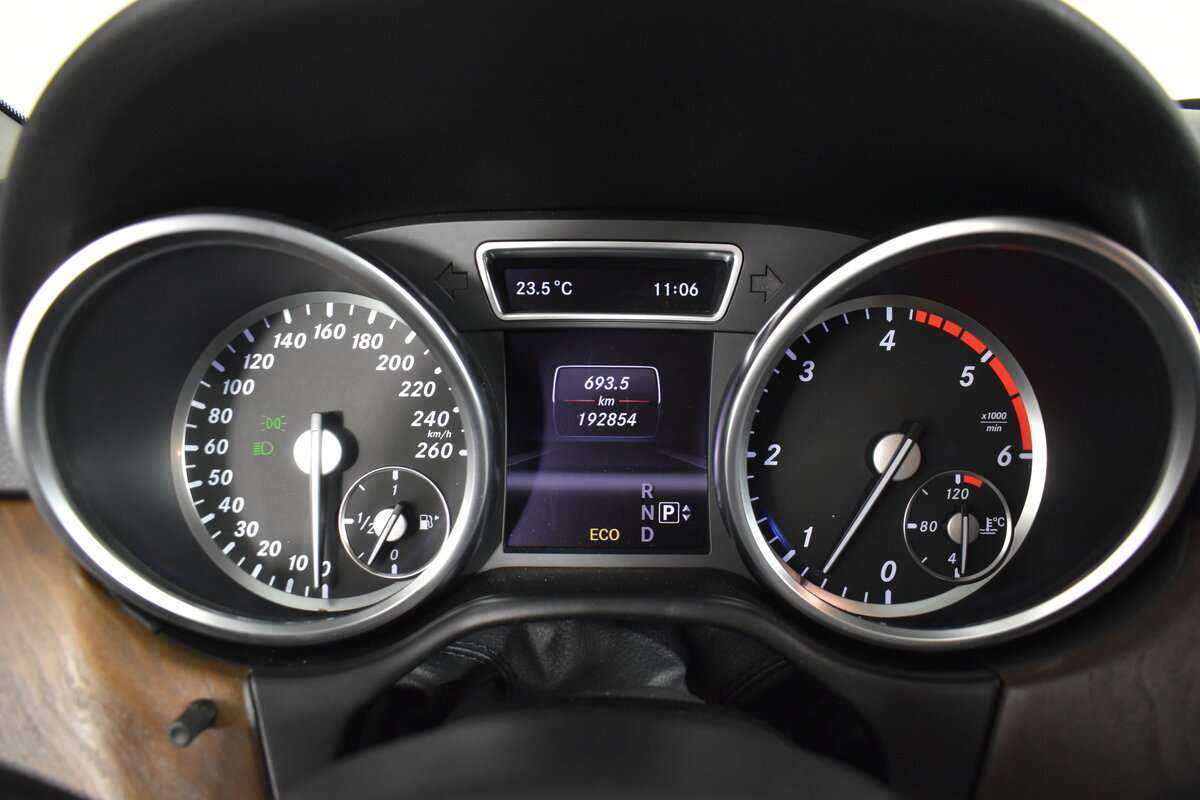 Б/У Мерседес-Бенц М-Класс 2013 года. Фото: #15