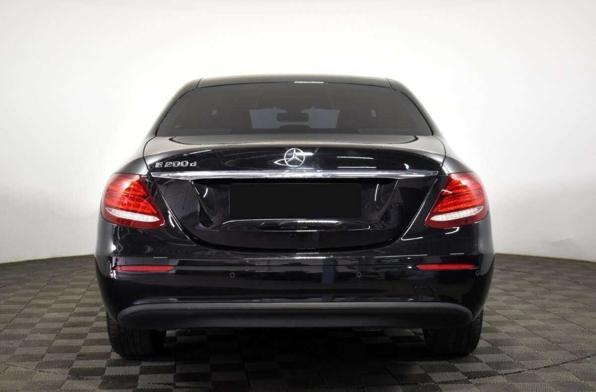 Б/У Мерседес-Бенц Е-Класс 2018 года. Фото: #4