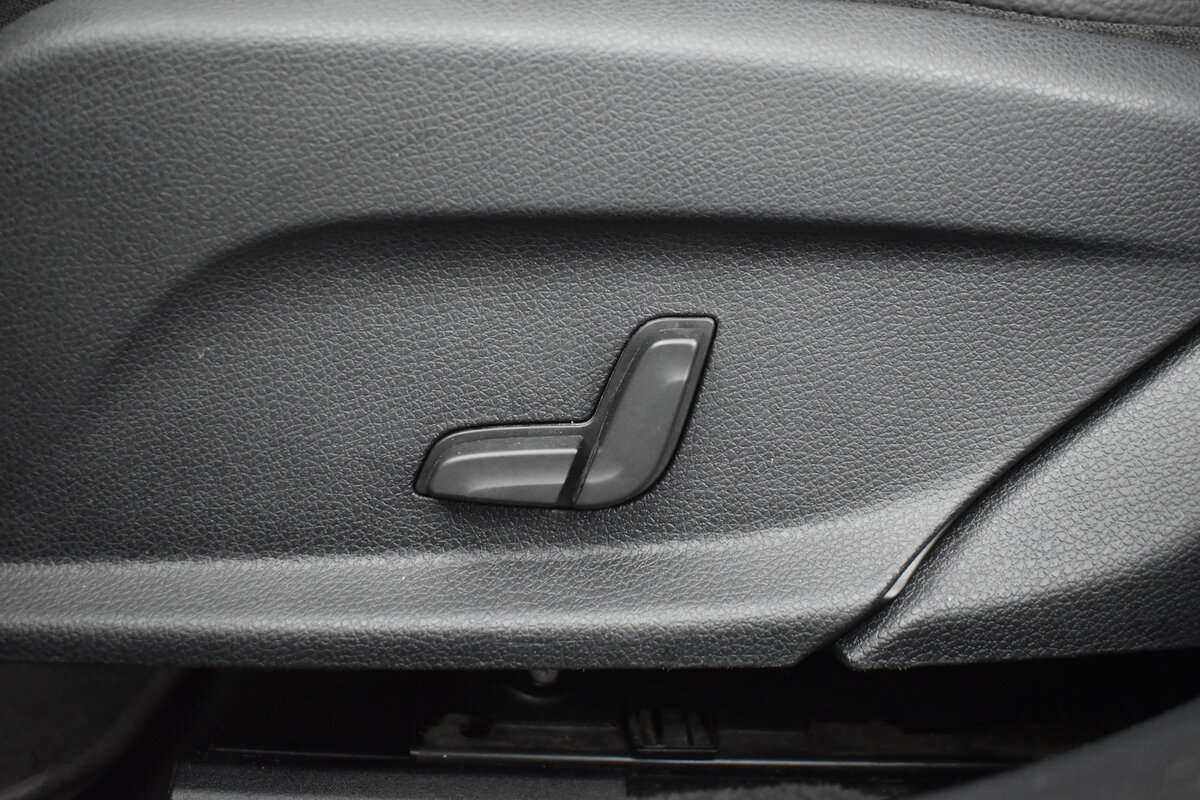 Б/У Мерседес-Бенц Е-Класс 2018 года. Фото: #10