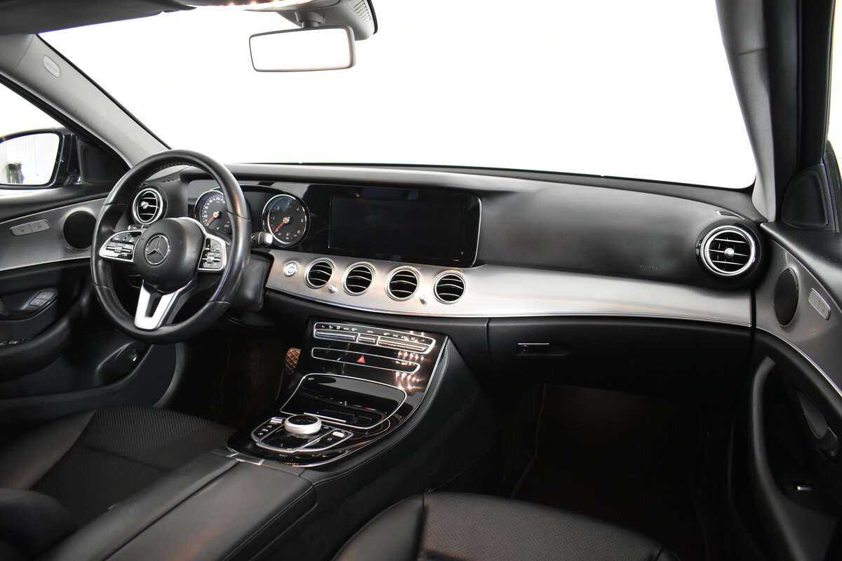 Б/У Мерседес-Бенц Е-Класс 2018 года. Фото: #11