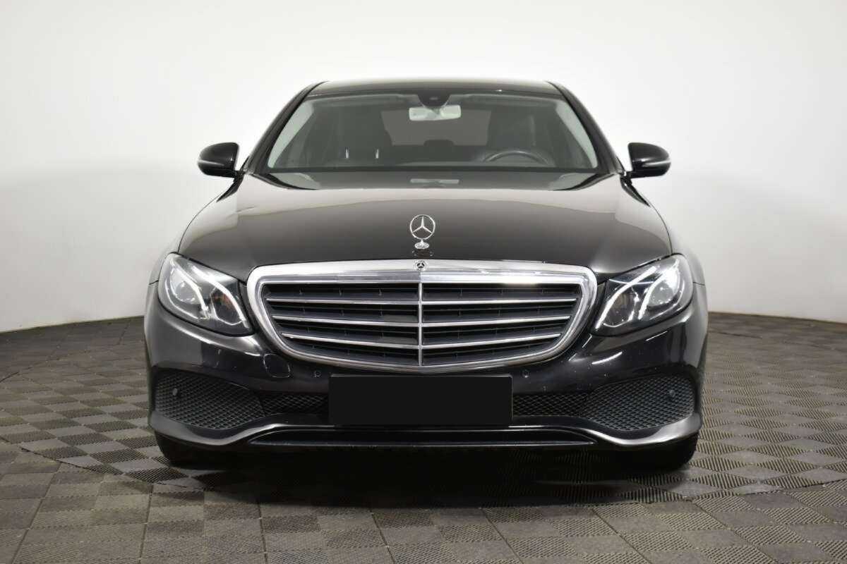 Б/У Мерседес-Бенц Е-Класс 2018 года. Фото: #1