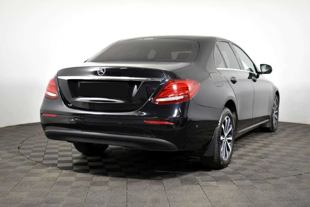 Б/У Мерседес-Бенц Е-Класс 2018 года. Фото: #3