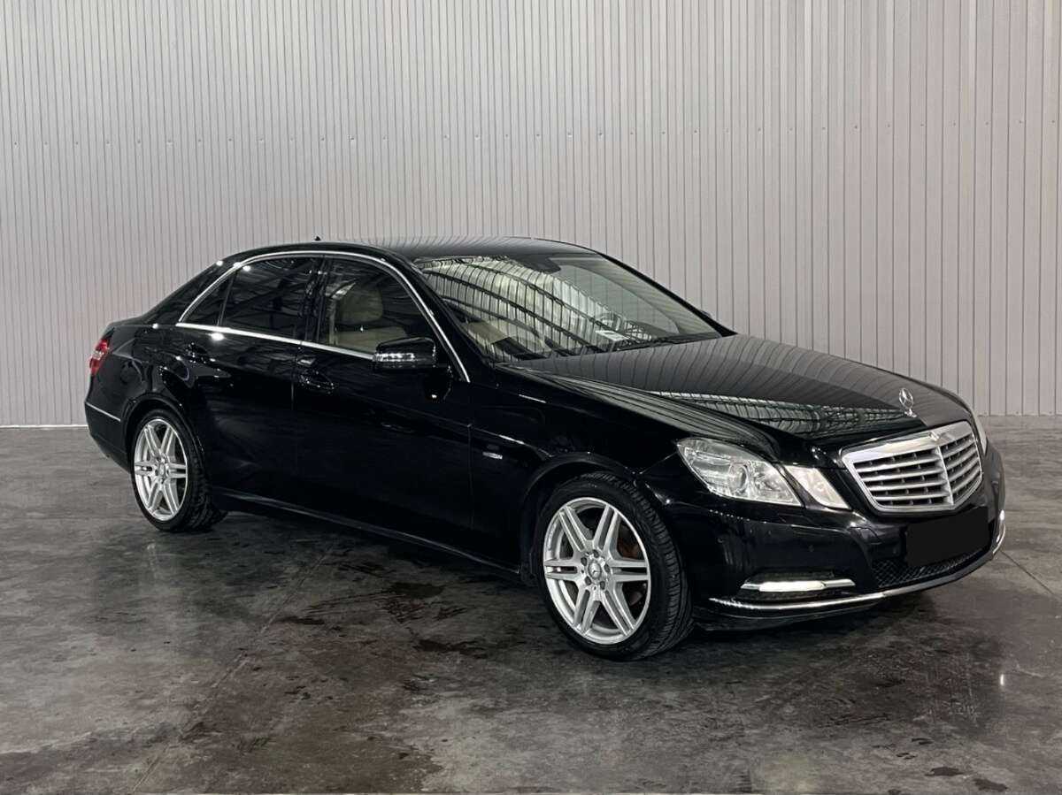 Б/У Мерседес-Бенц Е-Класс 2012 года. Фото: #1