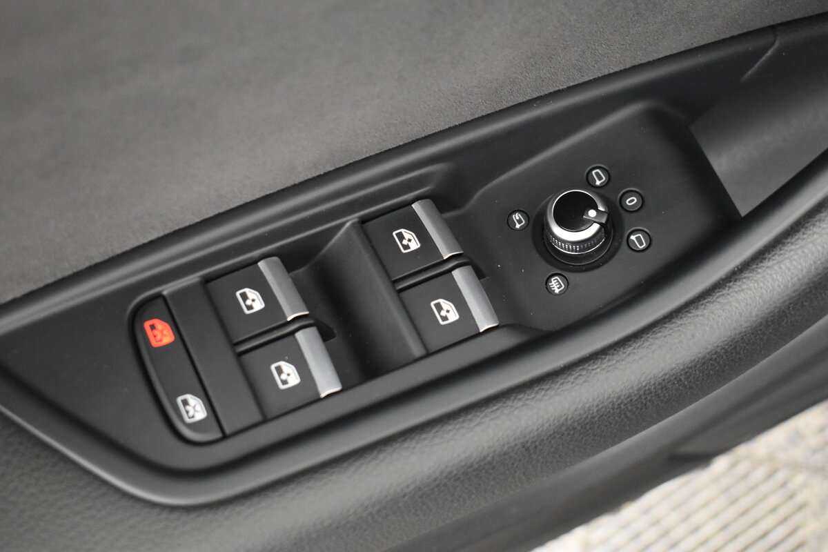 Б/У Ауди А4 2018 года. Фото: #10