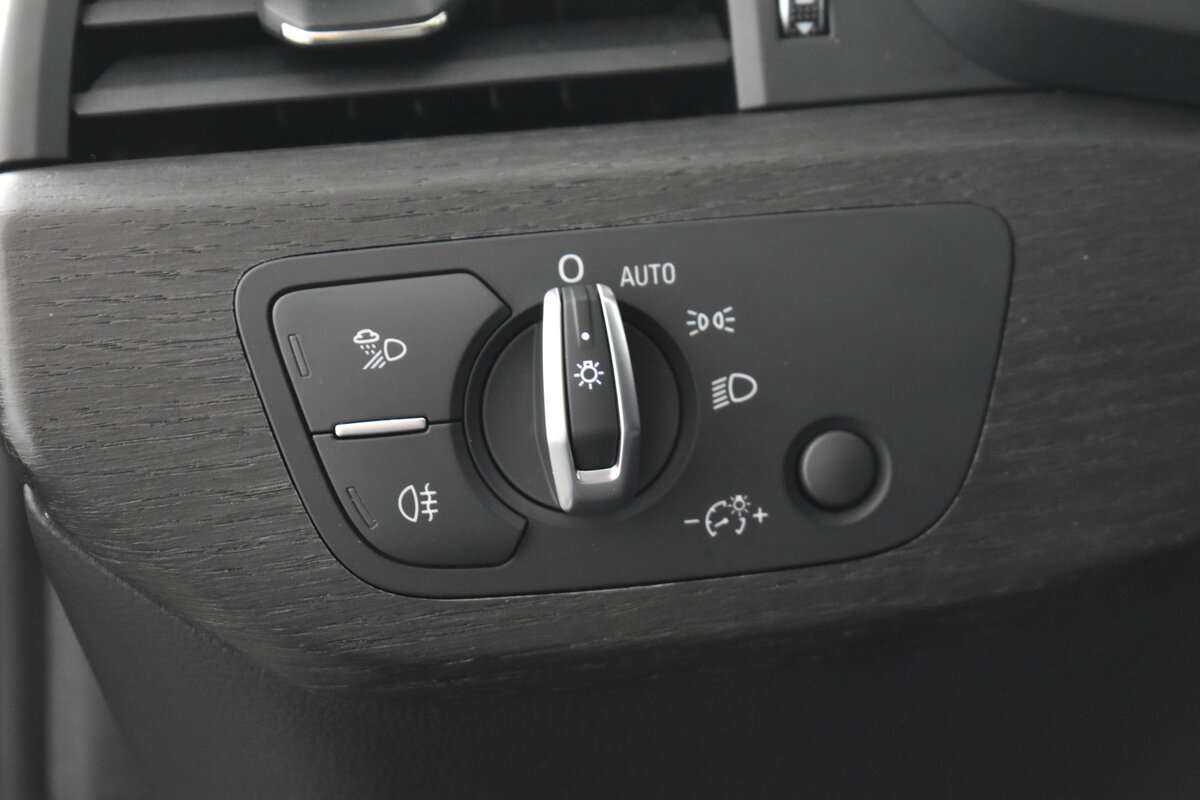 Б/У Ауди А4 2018 года. Фото: #11