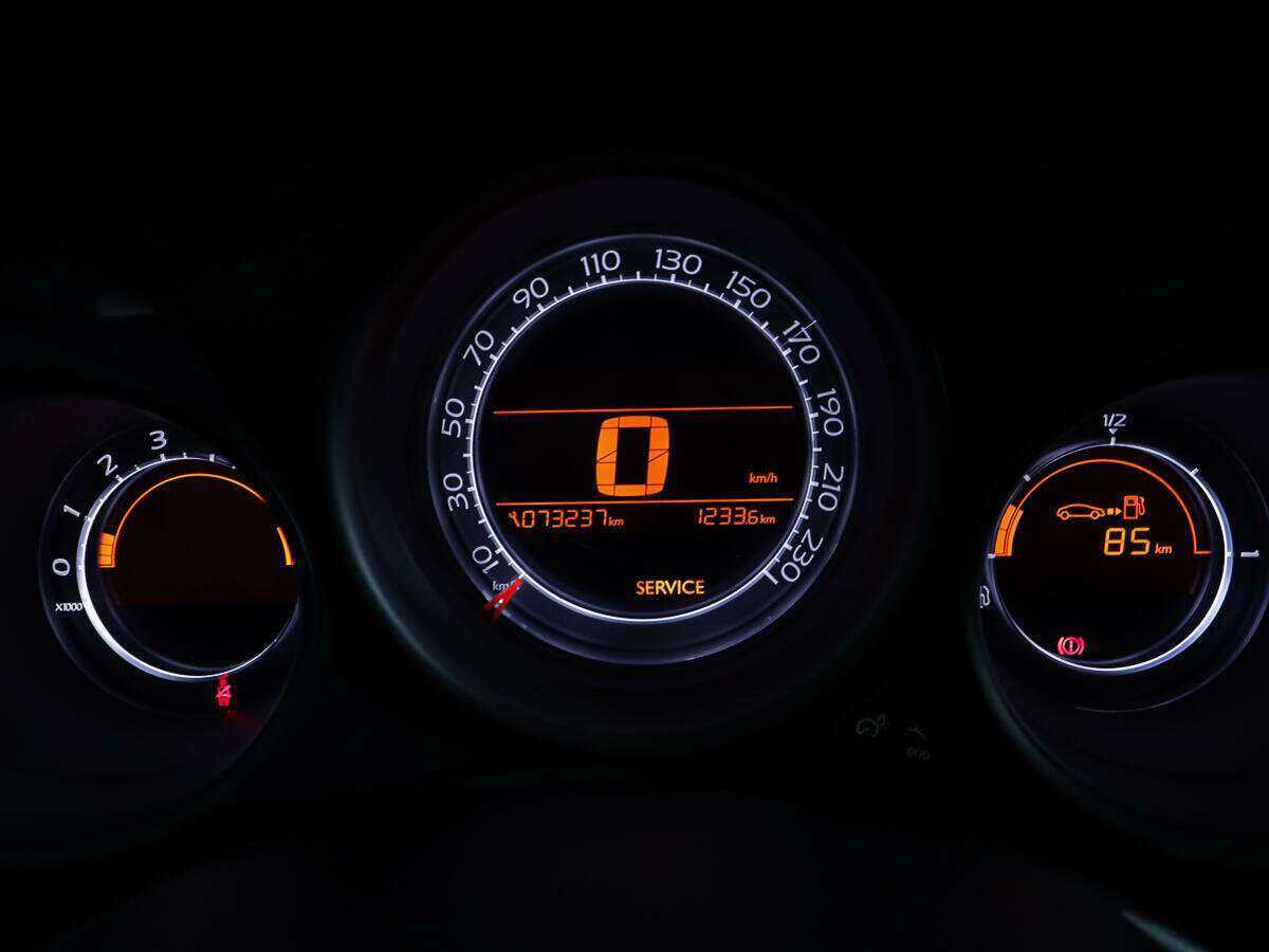 Б/У Ситроен Ц4 2015 года. Фото: #13