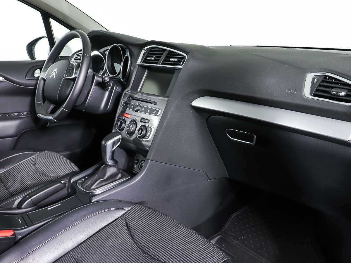 Б/У Ситроен Ц4 2017 года. Фото: #8