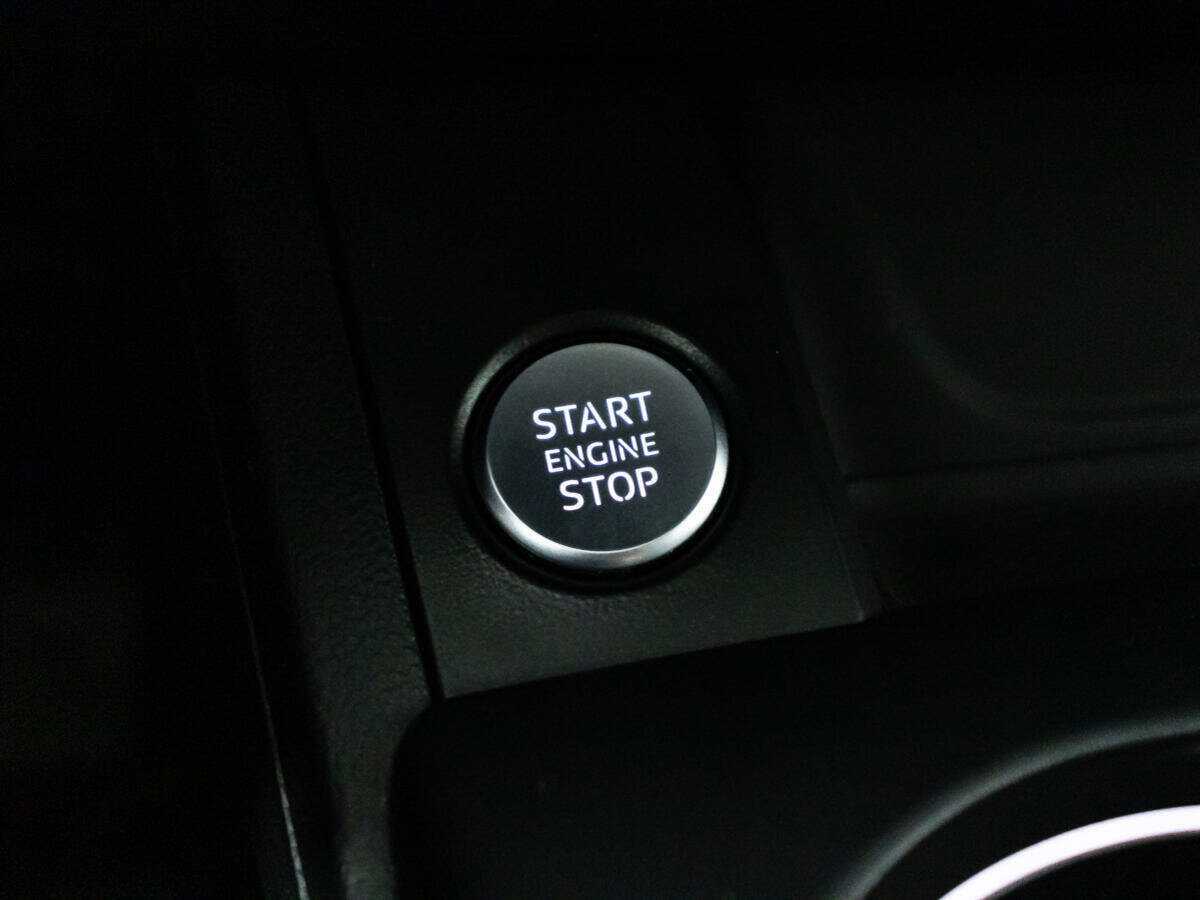 Б/У Ауди А4 2016 года. Фото: #16