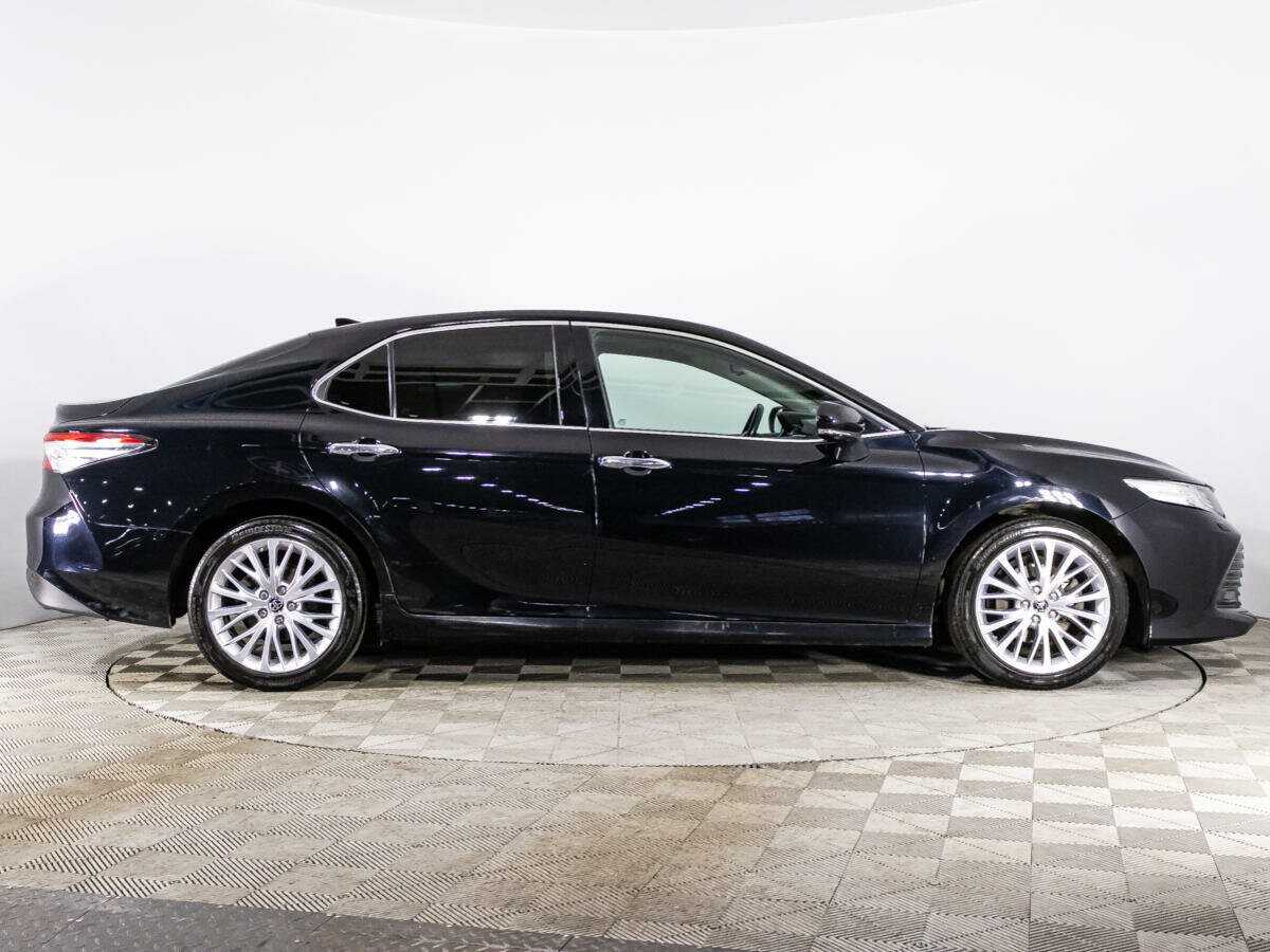 Б/У Тойота Камри 2018 года. Фото: #3