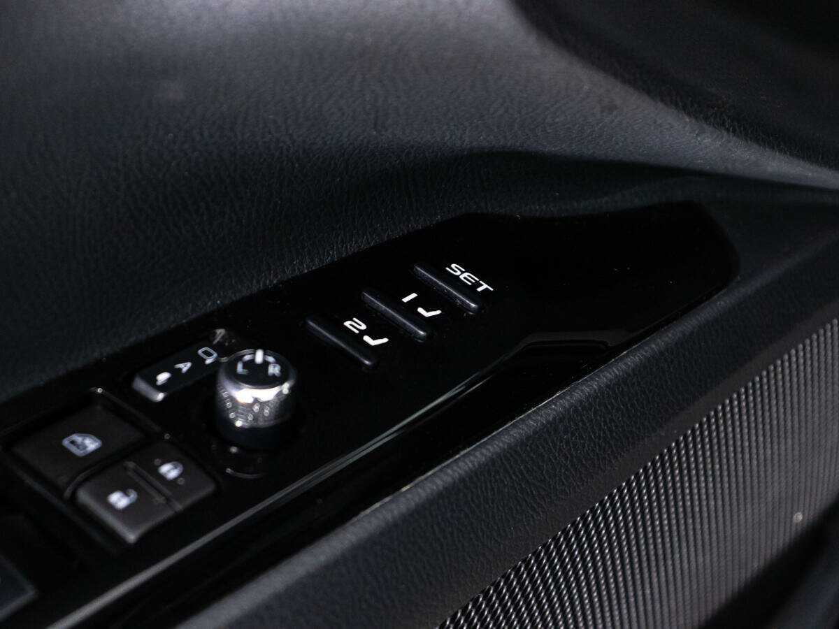 Б/У Тойота Камри 2018 года. Фото: #15