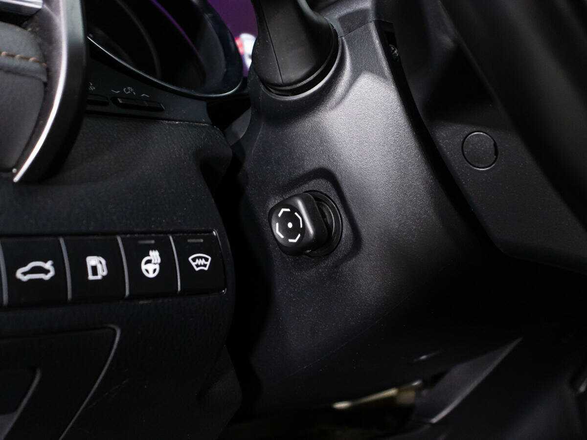 Б/У Тойота Камри 2018 года. Фото: #18