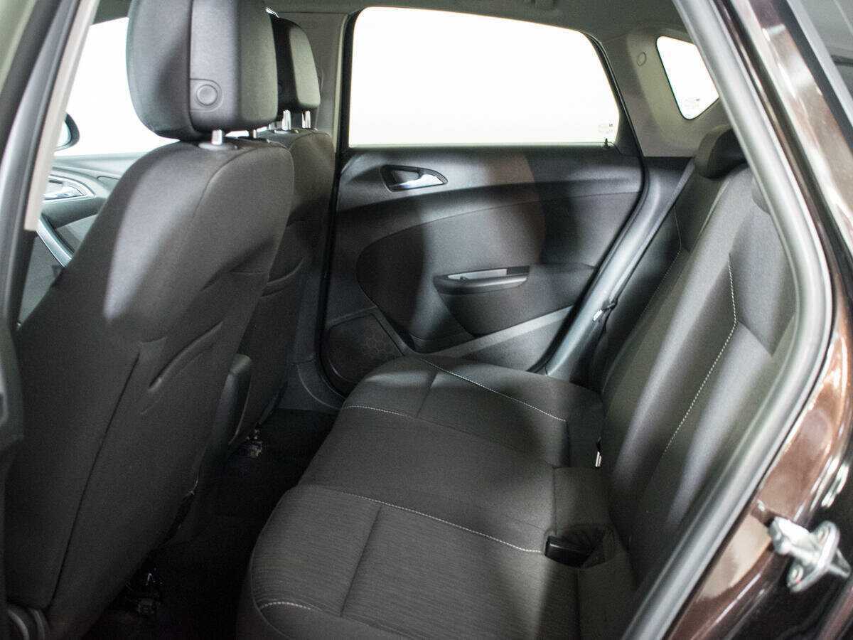 Б/У Опель Астра 2014 года. Фото: #9