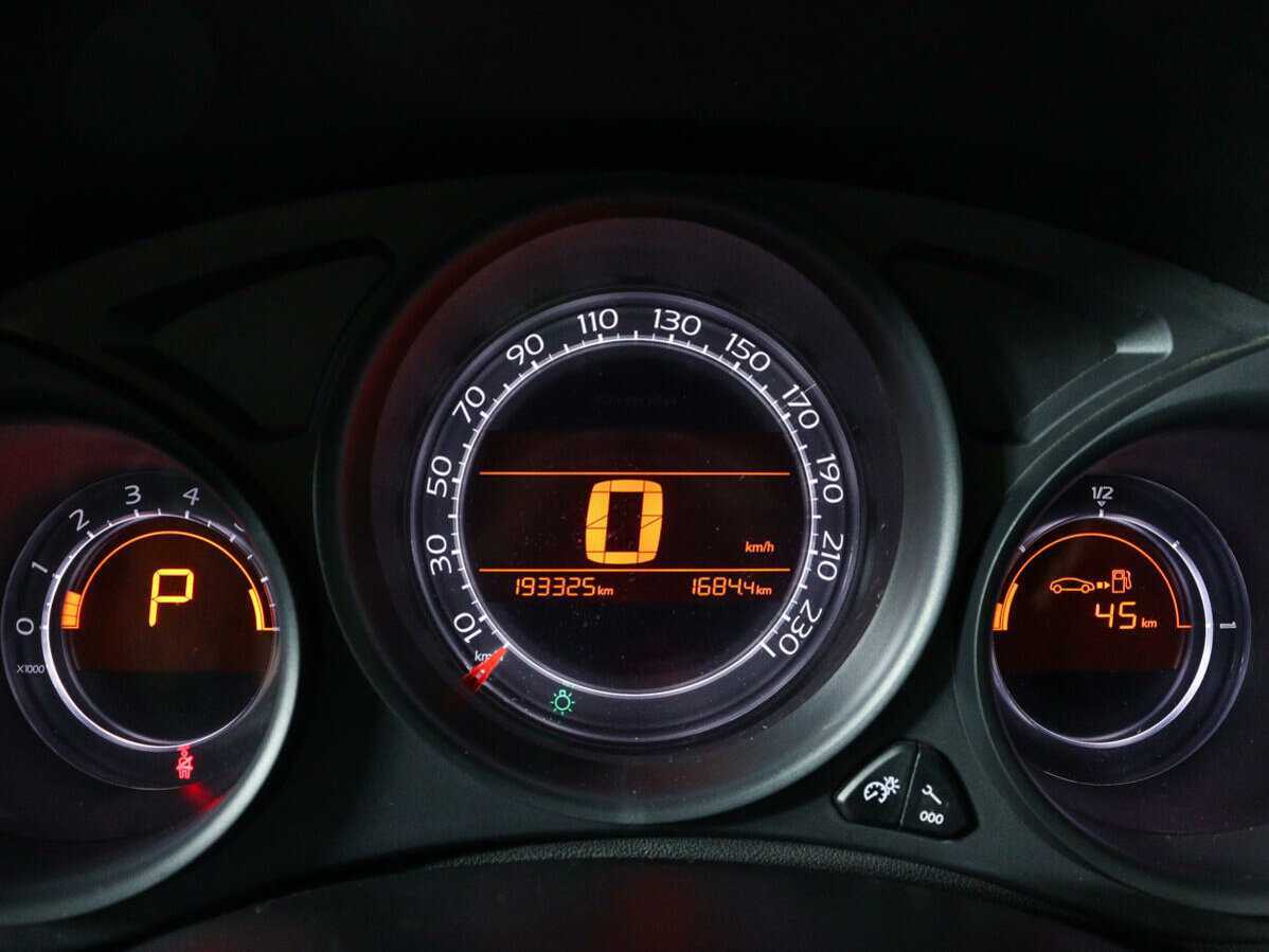 Б/У Ситроен Ц4 2012 года. Фото: #8