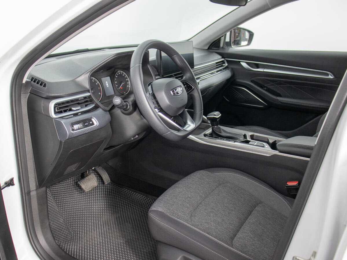 Б/У Джили Эмгранд 2023 года. Фото: #9