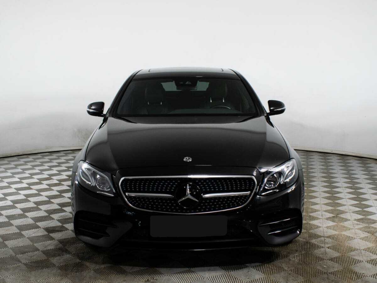 Б/У Мерседес-Бенц Е-Класс 2017 года. Фото: #1