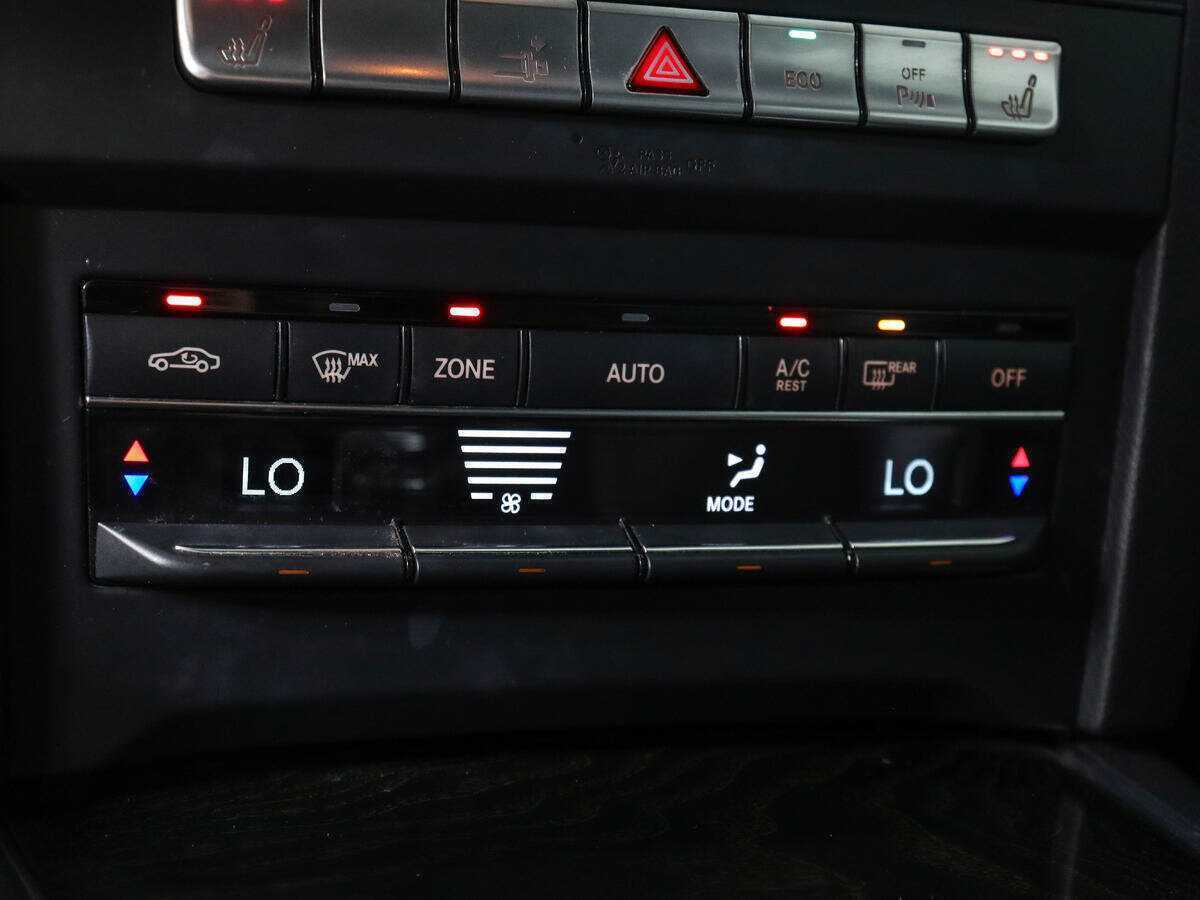 Б/У Мерседес-Бенц Е-Класс 2013 года. Фото: #12