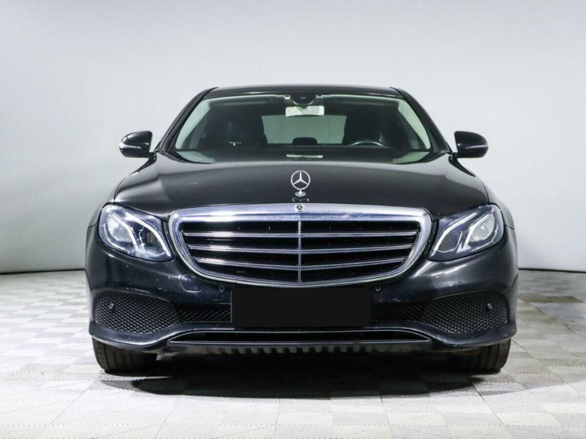 Б/У Мерседес-Бенц Е-Класс 2017 года. Фото: #1