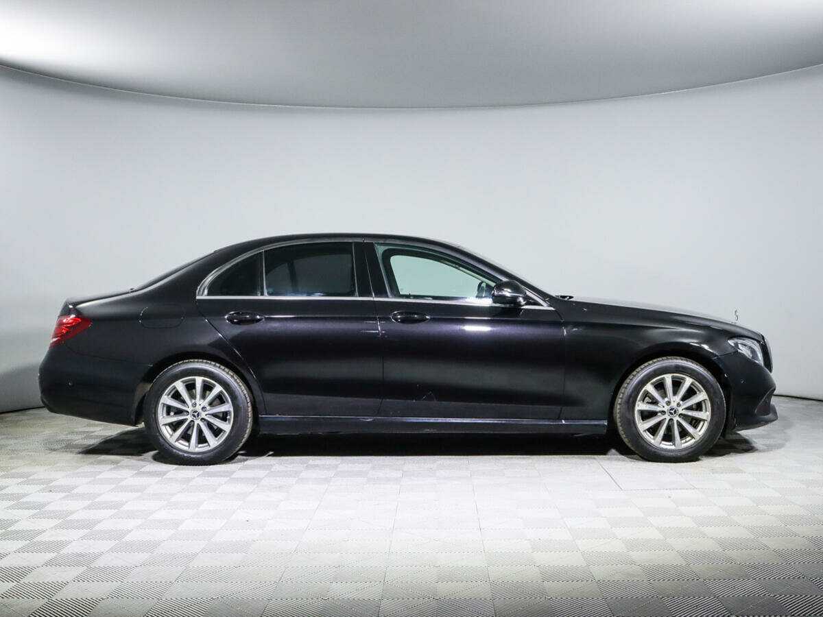 Б/У Мерседес-Бенц Е-Класс 2017 года. Фото: #3