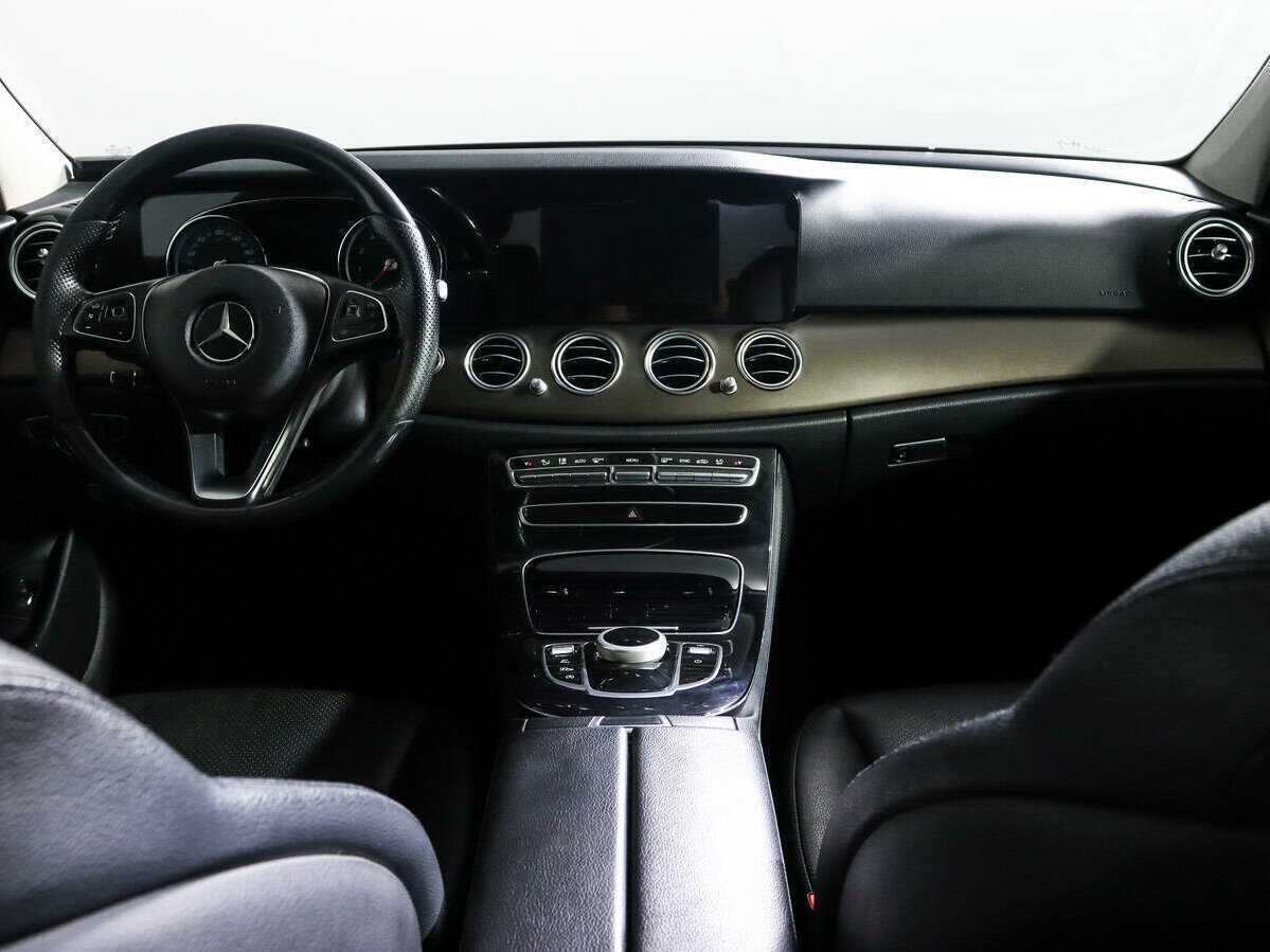 Б/У Мерседес-Бенц Е-Класс 2017 года. Фото: #11