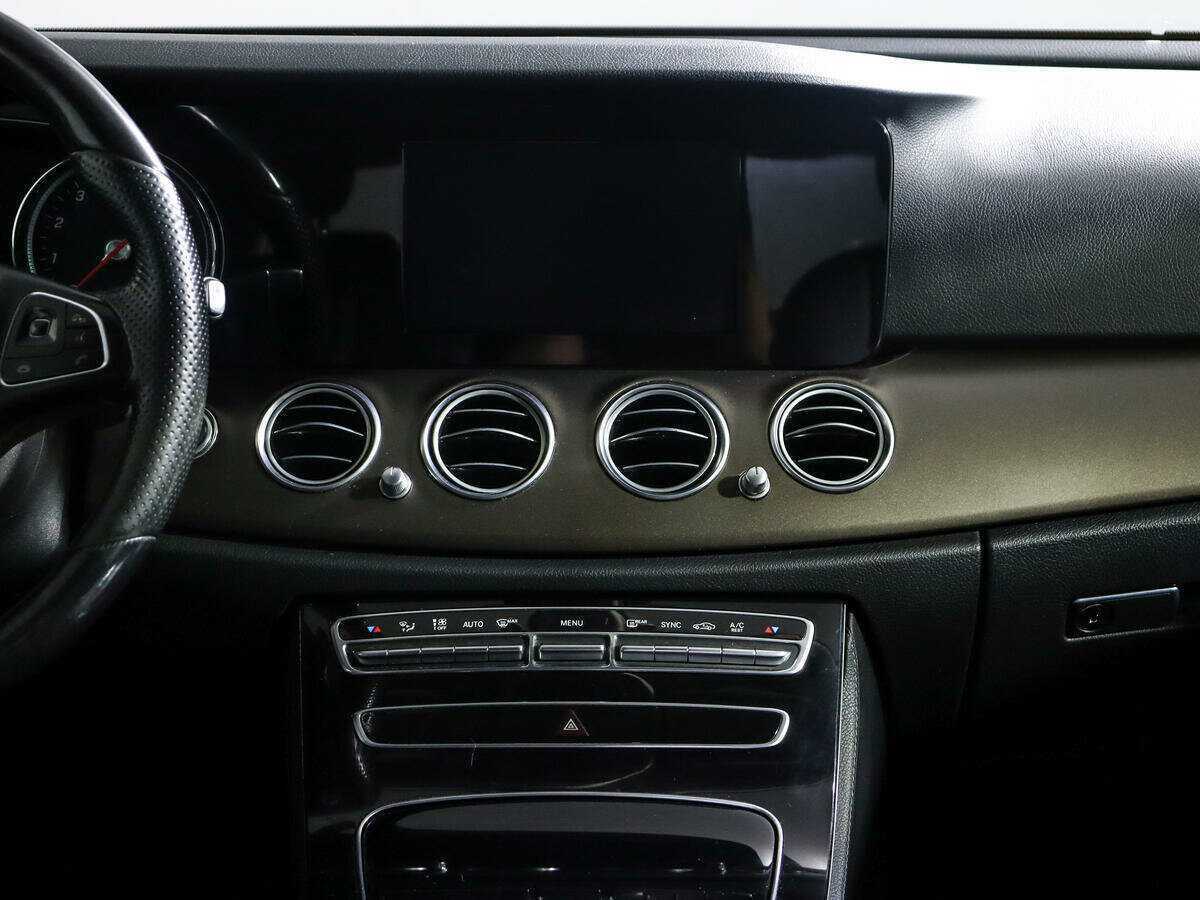 Б/У Мерседес-Бенц Е-Класс 2017 года. Фото: #12