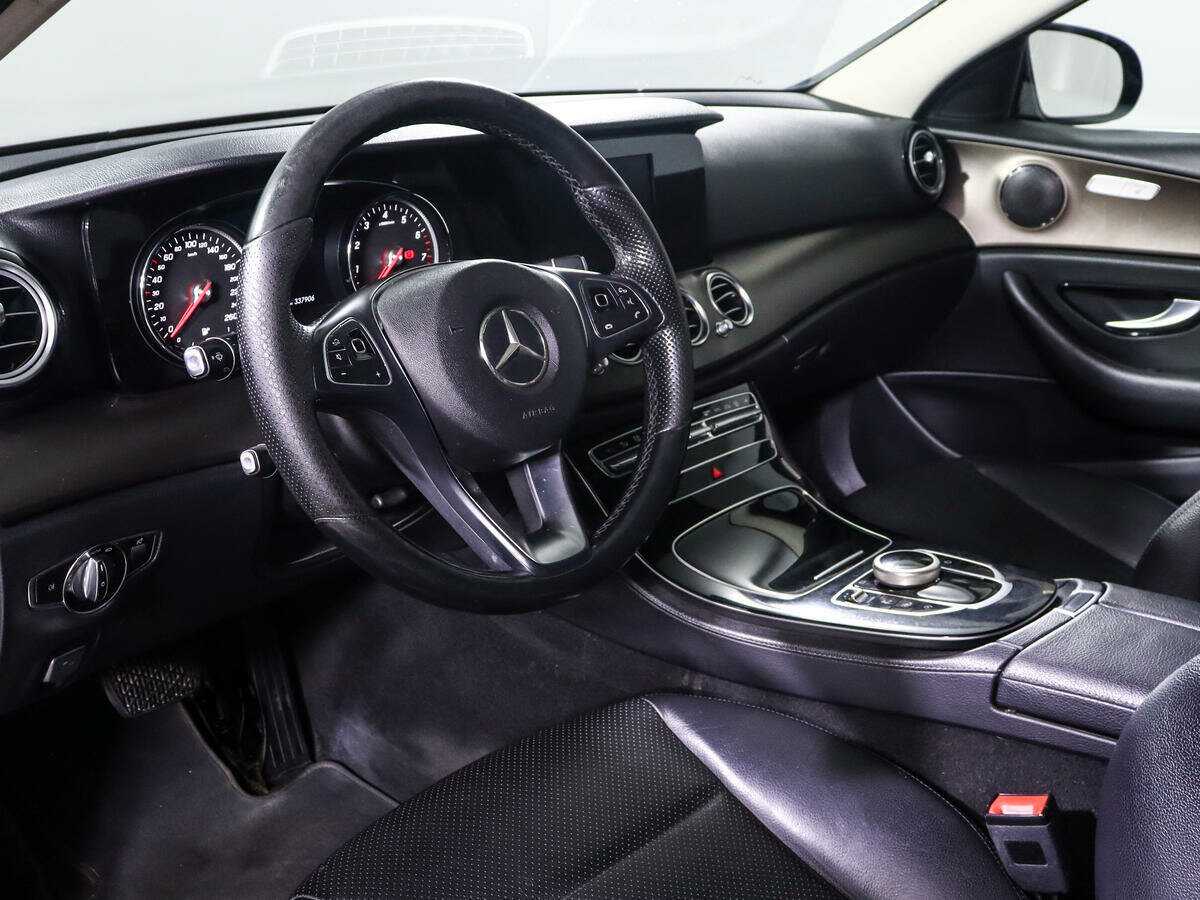 Б/У Мерседес-Бенц Е-Класс 2017 года. Фото: #13