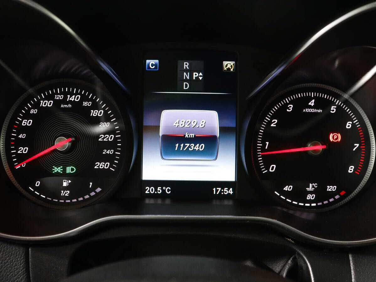 Б/У Мерседес-Бенц Ц-Класс 2016 года. Фото: #8