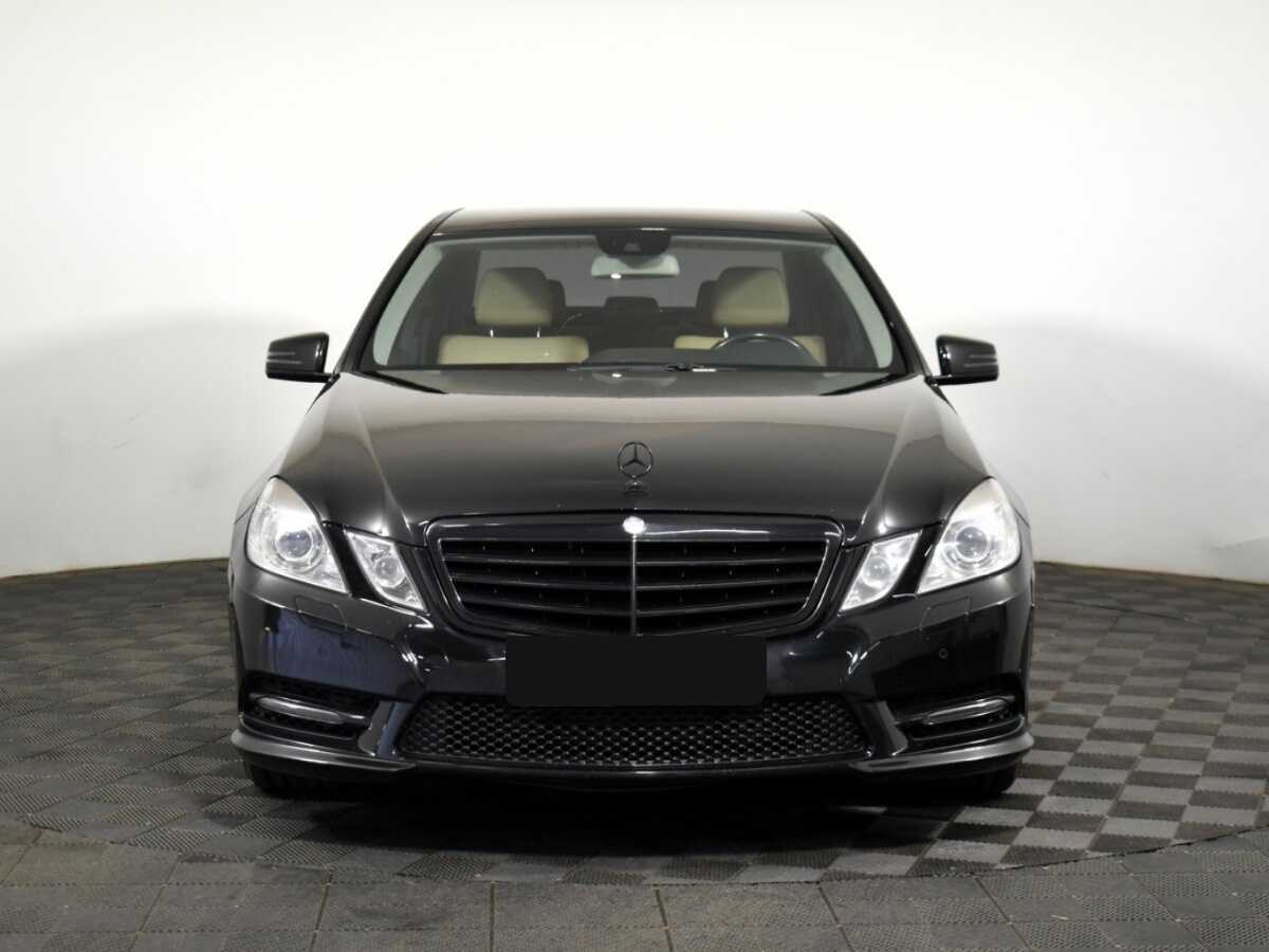 Б/У Мерседес-Бенц Е-Класс 2012 года. Фото: #1