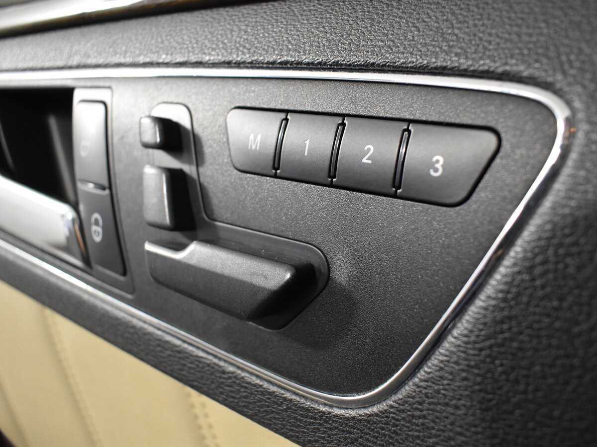 Б/У Мерседес-Бенц Е-Класс 2012 года. Фото: #6