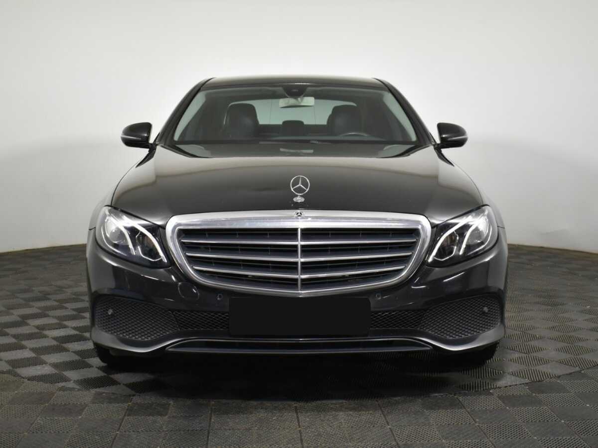 Б/У Мерседес-Бенц Е-Класс 2018 года. Фото: #1