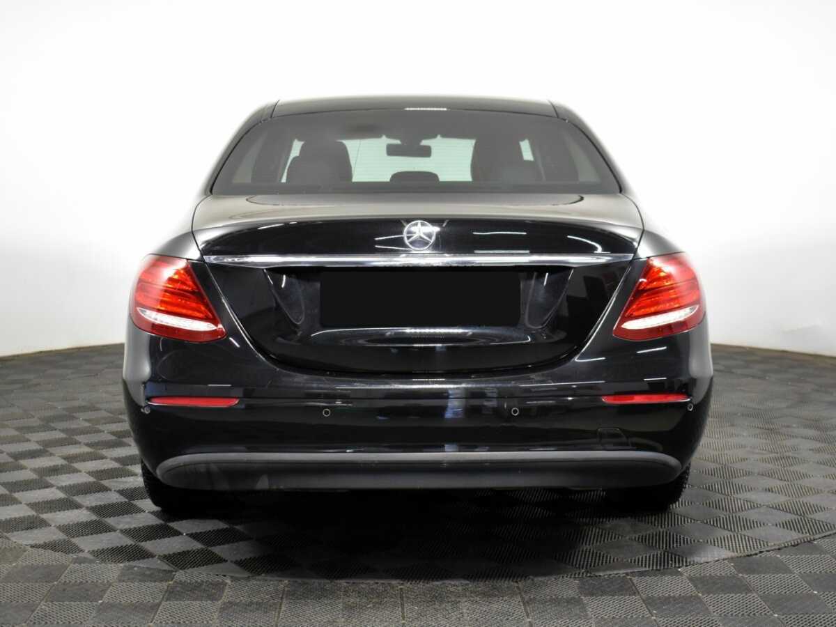 Б/У Мерседес-Бенц Е-Класс 2018 года. Фото: #3
