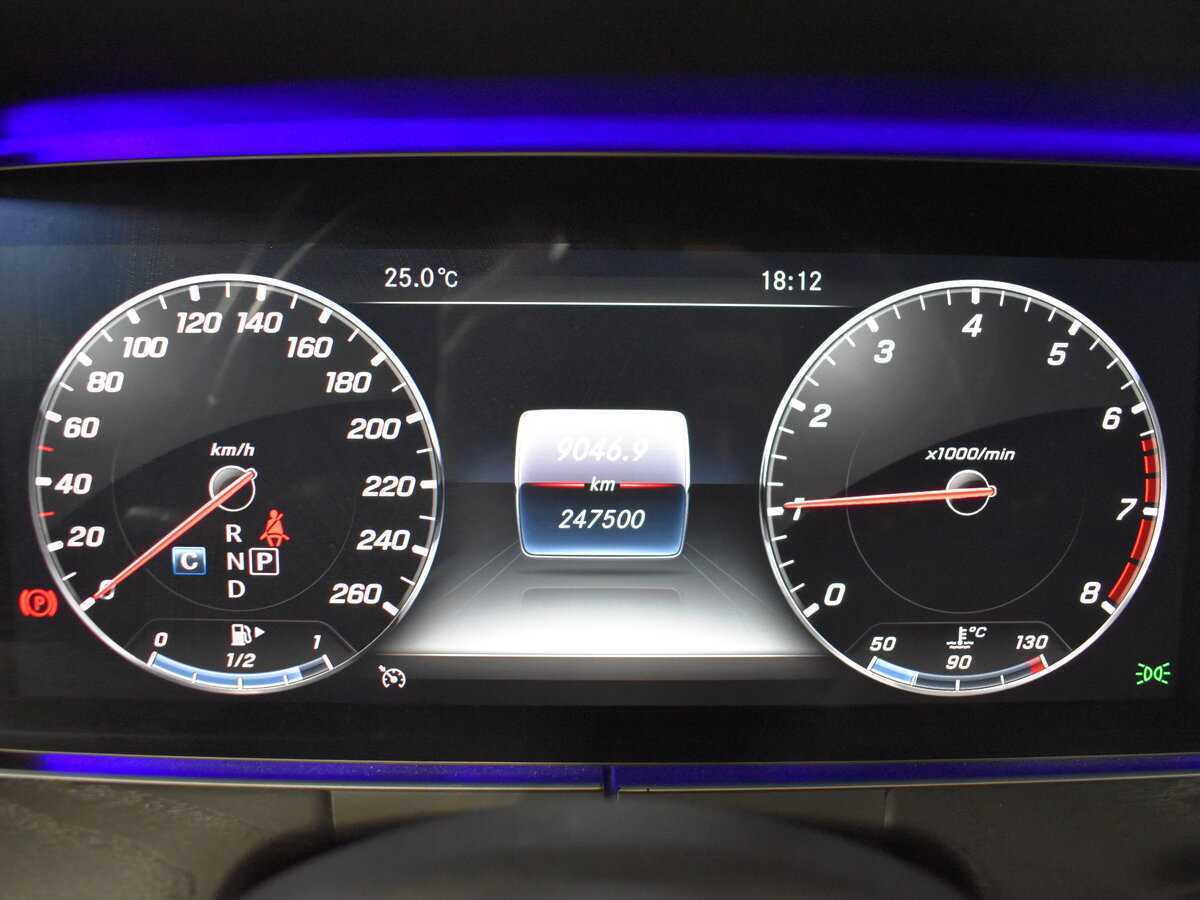 Б/У Мерседес-Бенц Е-Класс 2019 года. Фото: #11