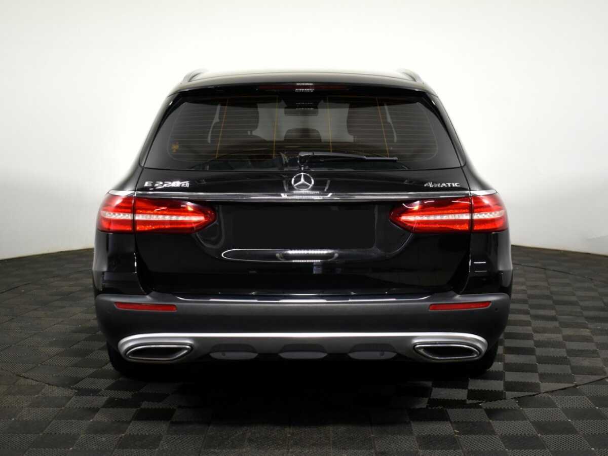 Б/У Мерседес-Бенц Е-Класс 2017 года. Фото: #4