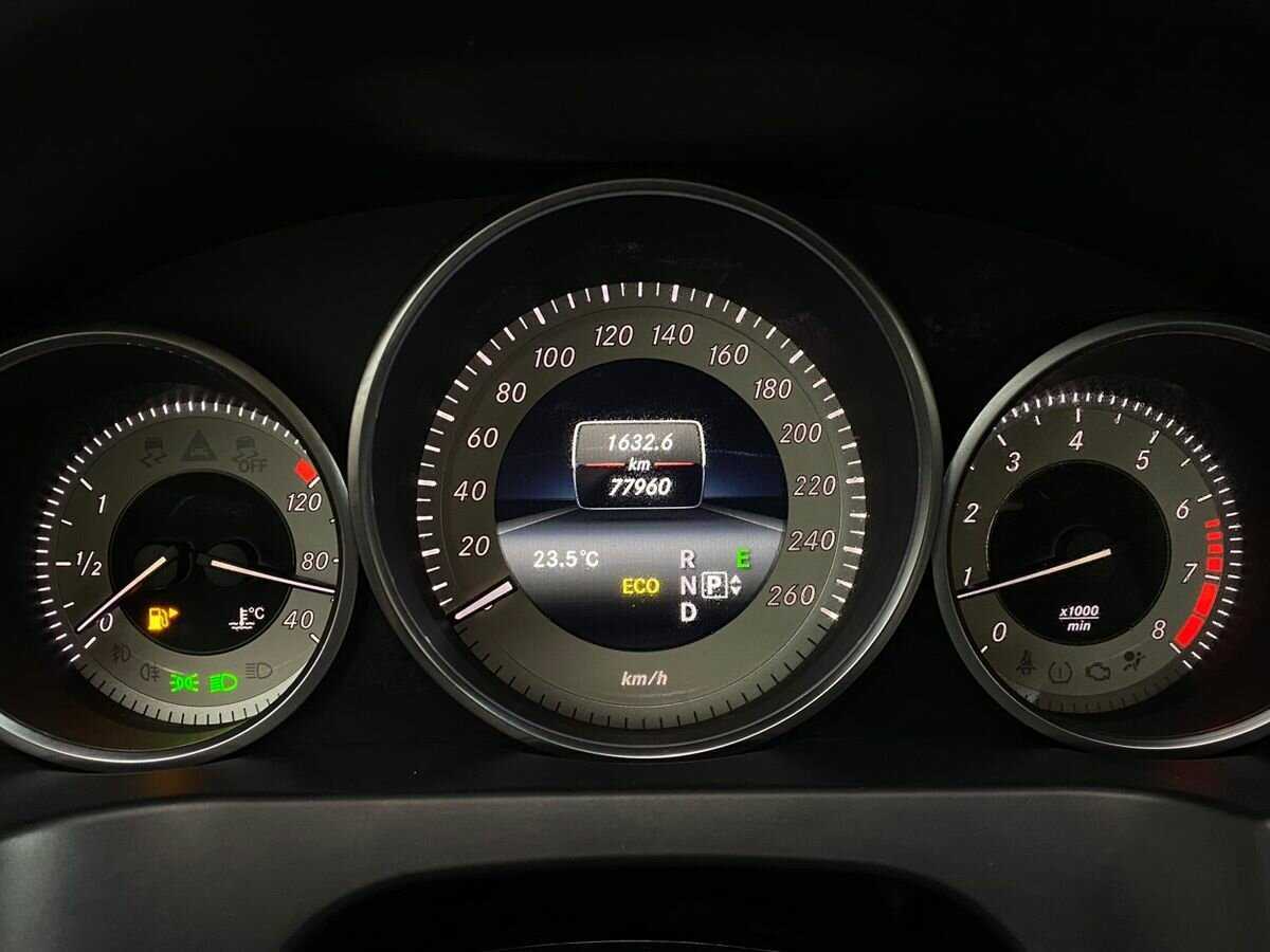 Б/У Мерседес-Бенц Е-Класс 2013 года. Фото: #16