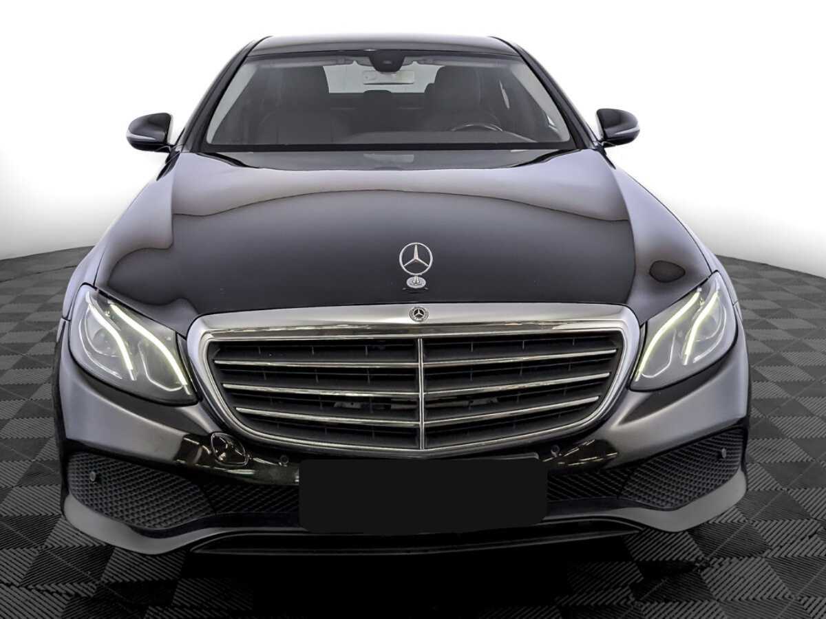 Б/У Мерседес-Бенц Е-Класс 2018 года. Фото: #1