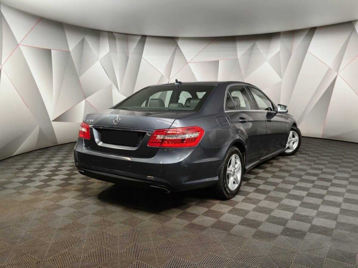 Б/У Мерседес-Бенц Е-Класс 2012 года. Фото: #1