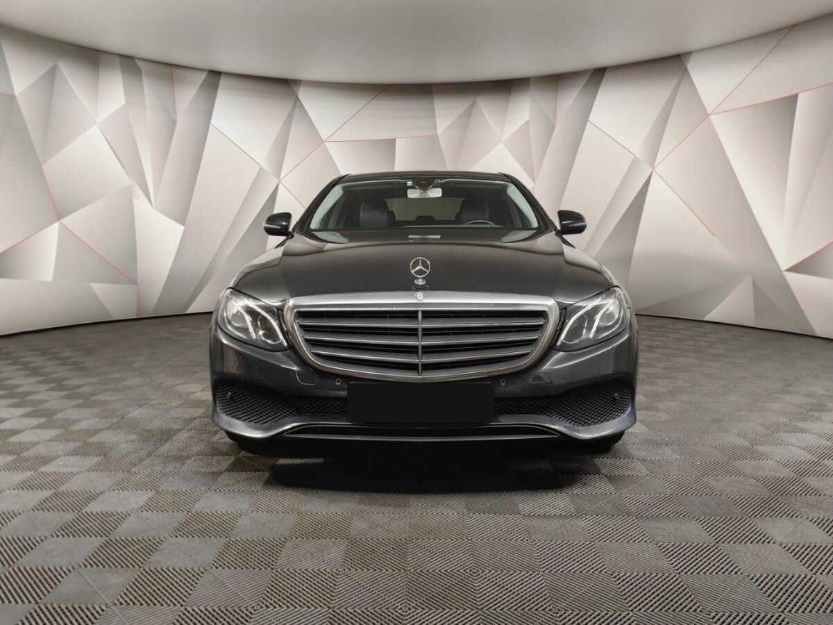 Б/У Мерседес-Бенц Е-Класс 2016 года. Фото: #6