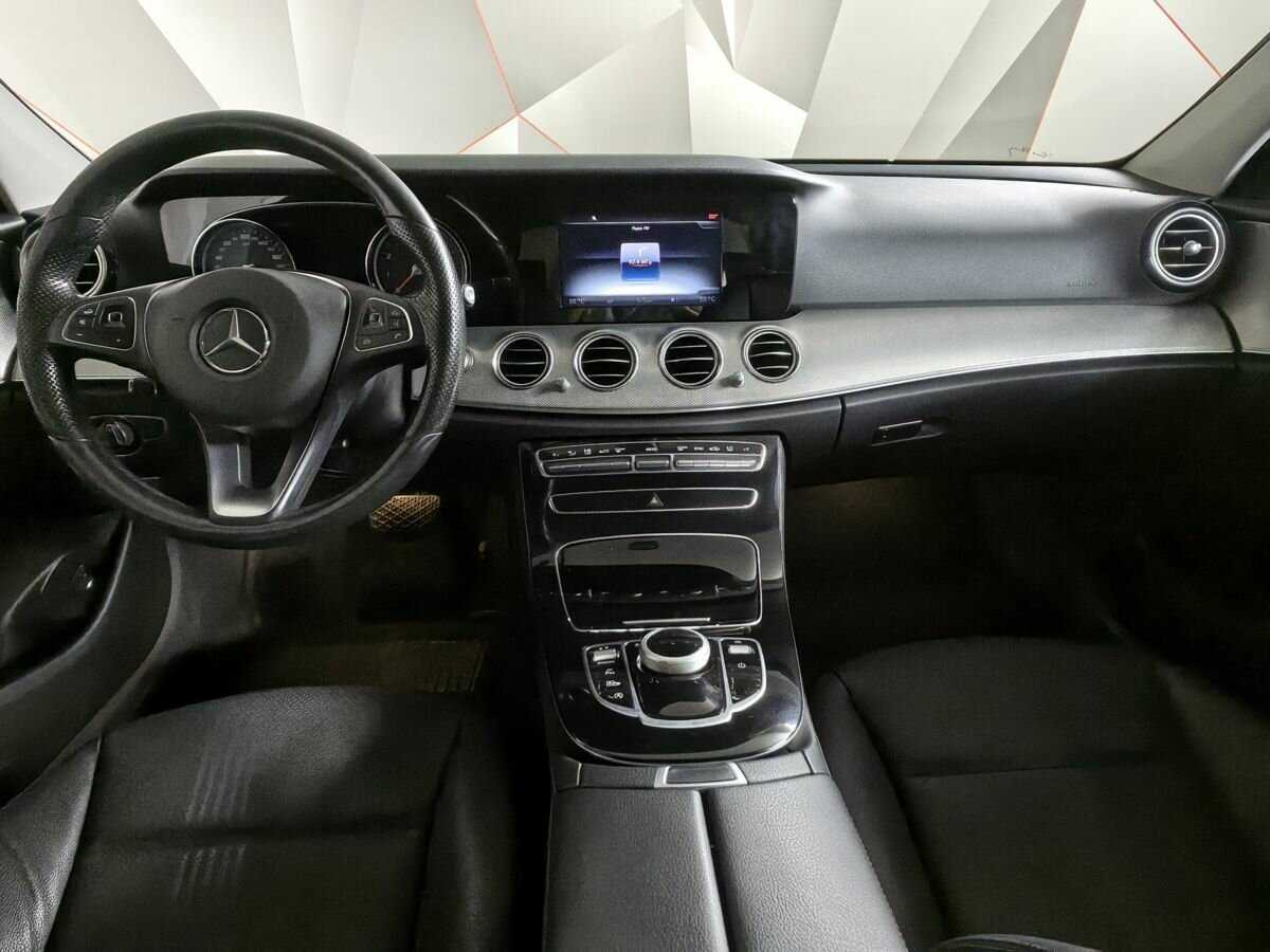 Б/У Мерседес-Бенц Е-Класс 2016 года. Фото: #9