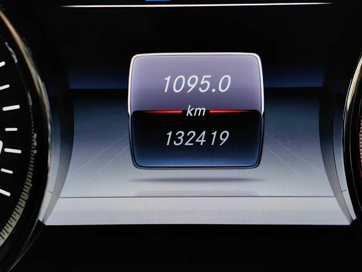 Б/У Мерседес-Бенц Е-Класс 2016 года. Фото: #15