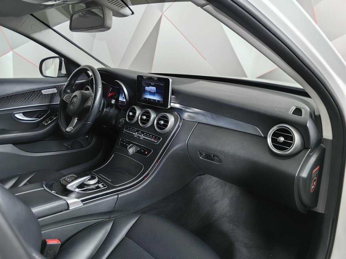 Б/У Мерседес-Бенц Ц-Класс 2015 года. Фото: #8