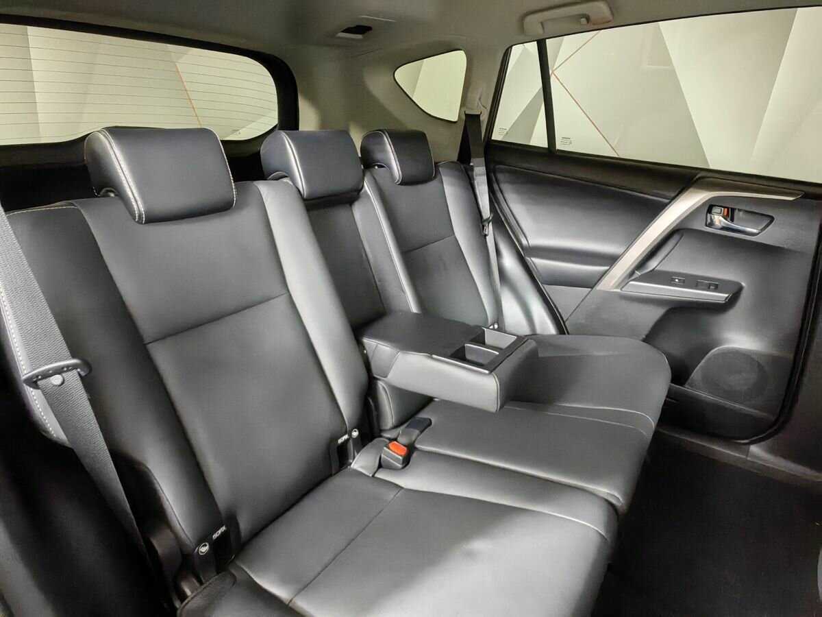 Б/У Тойота Рав4 2018 года. Фото: #12