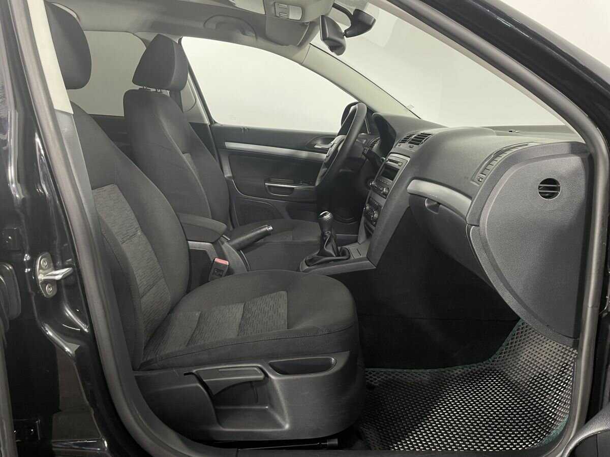 Б/У Шкода Октавия 2012 года. Фото: #13