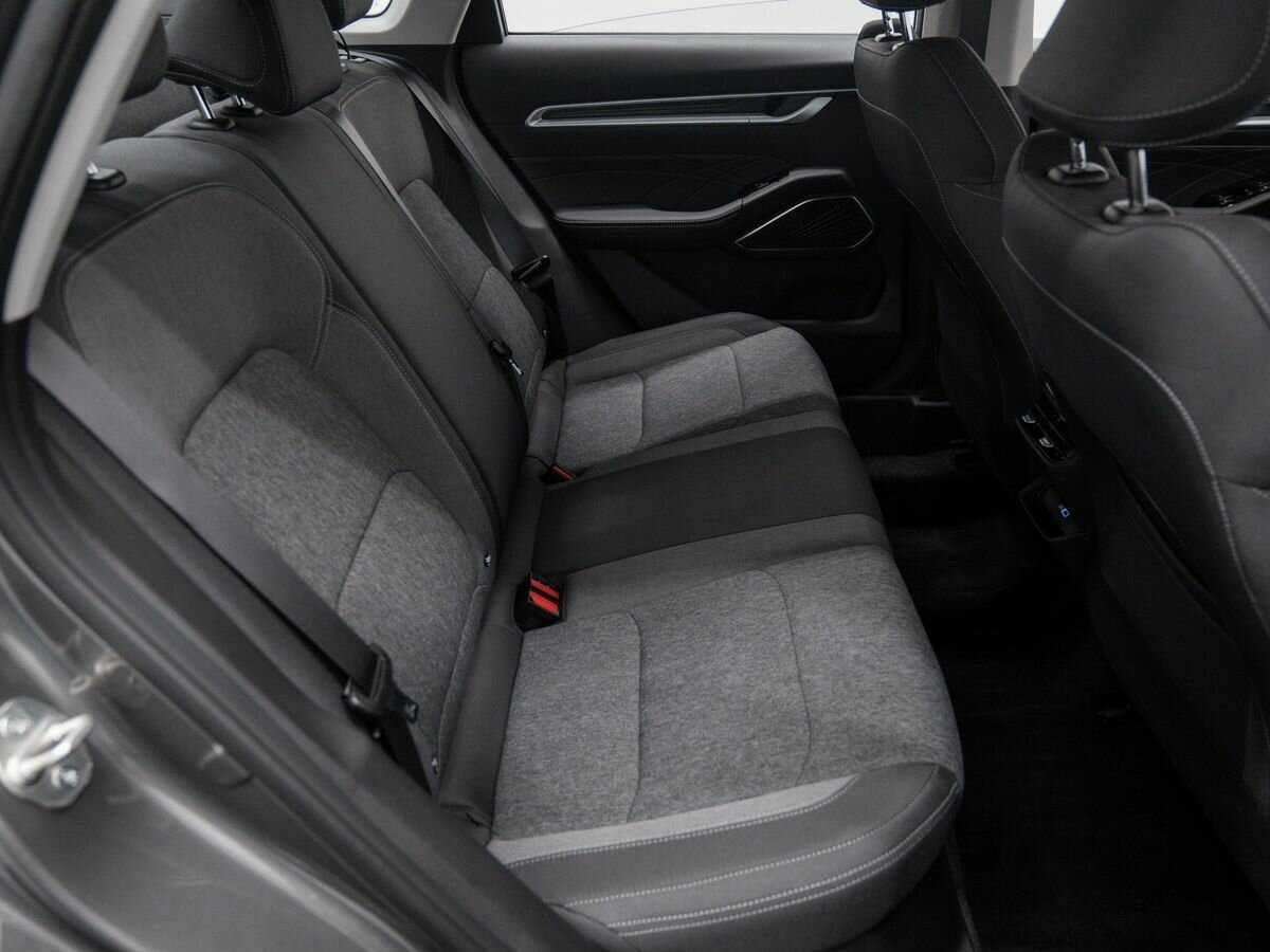 Б/У Джили Эмгранд 2023 года. Фото: #8